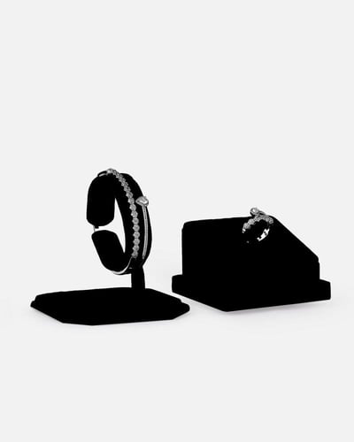 طقم نسائي جذاب بلون فضي