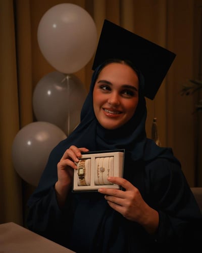 هدية نسائية ساعة واساور بلون ذهبي