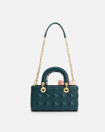 شنطة نسائية بتصميم هندسي بلون أزرق