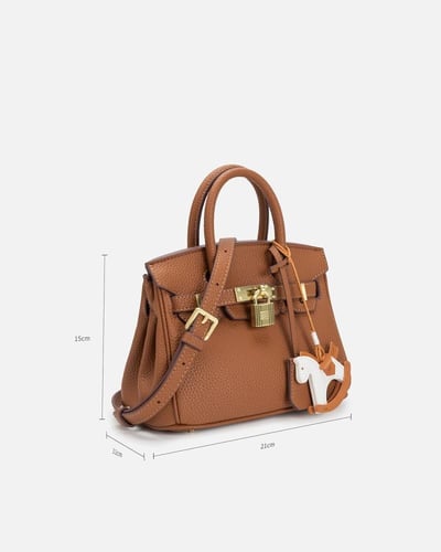 شنطة نسائية بتصميم راقي يناسب كل إطلالاتك بلون بني