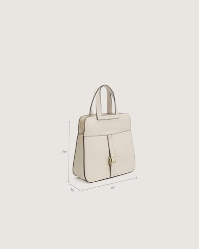 شنطة لاطلالتك العملية باللون الأبيض