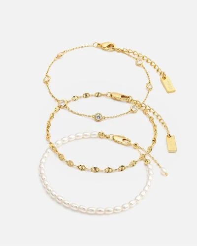 Captivating Women's Bracelet in Gold