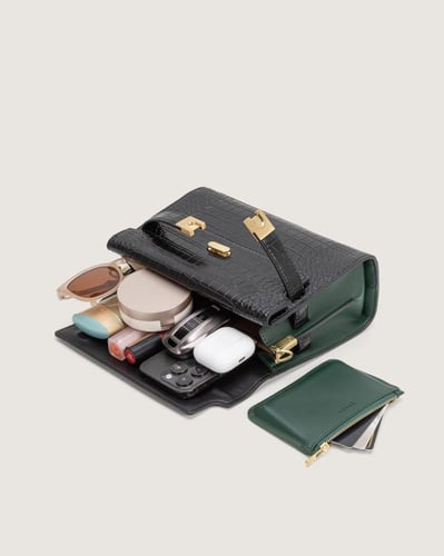 شنطة لمار النسائية بلون أخضر وأسود