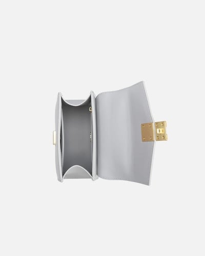 شنطة أنيقة من الجلد بحجم صغير بلون رمادي