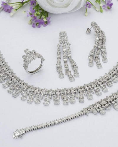 طقم نسائي زركون فاخر باللون الفضي