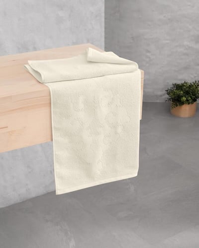 منشفة كلاسيك باللون الأبيض