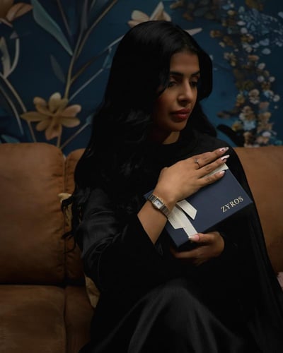 ساعة ياقوت ب 8 فصوص من الألماس بلون ذهبي وفضي