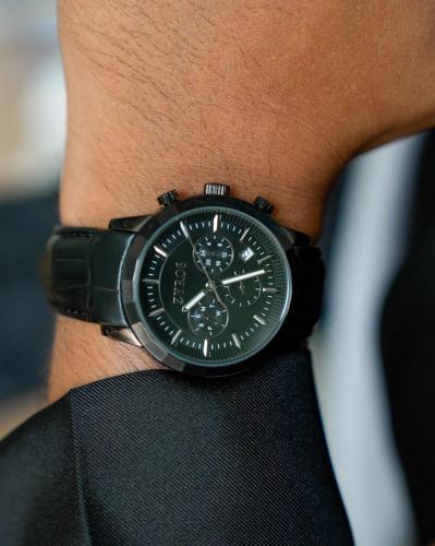 ‎ ساعة رجالية كلاسيك بلون أسود