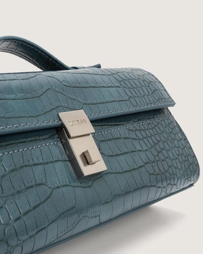 شنطة فخر النسائية بلون أزرق