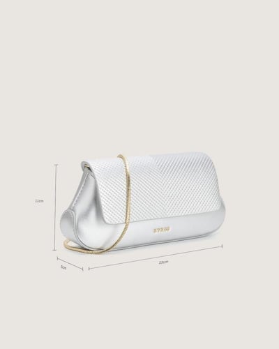 شنطة نسائية لمناسباتك المهمة بلون فضي