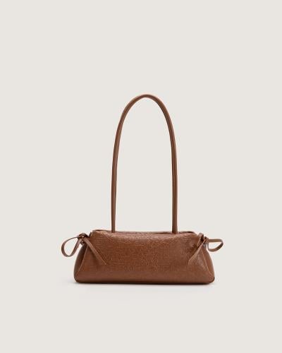 شنطة تعزز هويتك باللون البني