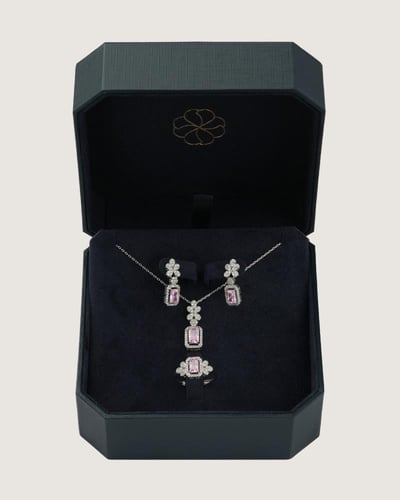 طقم اكسسوار نسائي أنيق بلون فضي ووردي