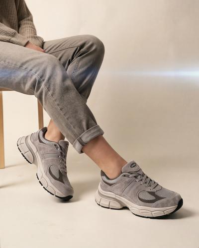 حذاء نسائي رياضي أنيق بلون رمادي