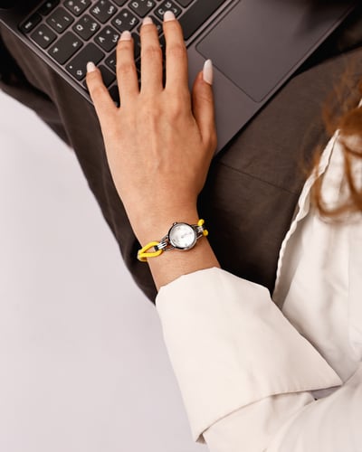 بوكس ساعة قصة النسائية بلون فضي