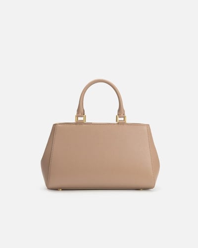 شنطة نسائية بلون ترابي بمقاس واسع