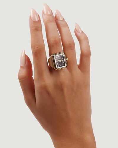 ساعة الخاتم بتصميم مبتكر بلون ذهبي