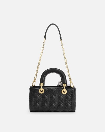 شنطة نسائية بتصميم هندسي بلون أسود