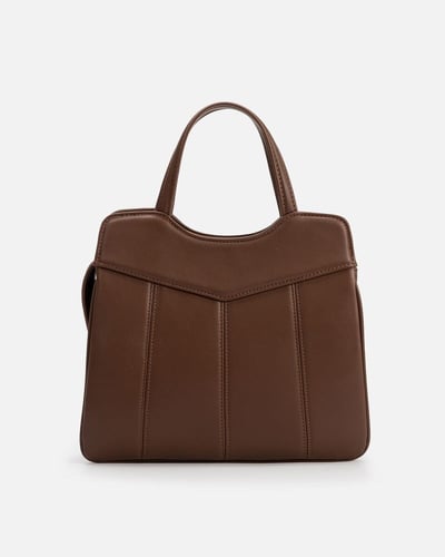 شنطة صَدف النسائية جلد بلون بني.