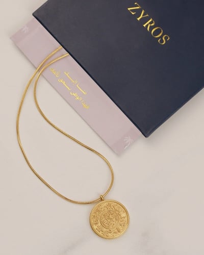 سلسال نسائي متفرد بلون ذهبي.