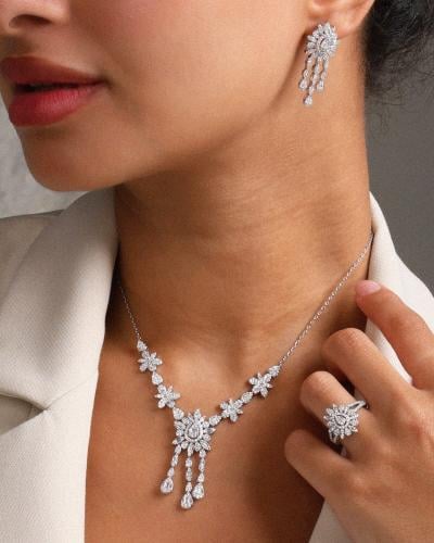 طقم اكسسوار نسائي أنيق باللون الفضي