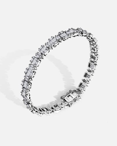 اسوارة نسائية باللون الفضي