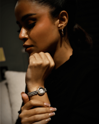 ساعة حرير النسائية بلون ذهبي وفضي