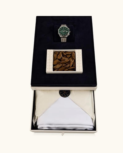 هدية رجالية تحتوي كسر عود وساعة وقماش