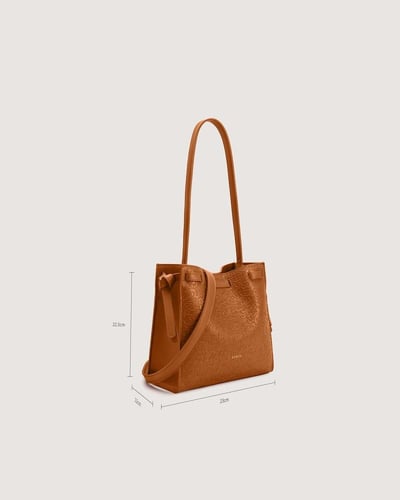 شنطة نسائية بمقاس متوسط باللون البني