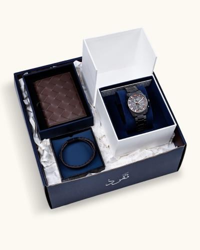 طقم رجالي أنيق باللون البني