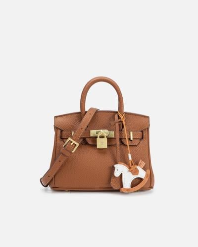 شنطة نسائية بتصميم راقي يناسب كل إطلالاتك بلون بني