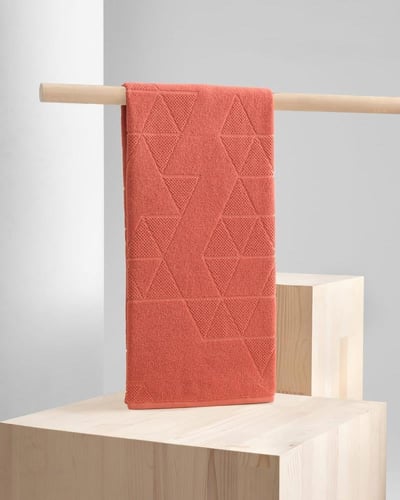 منشفة للجسم باللون الاورنج