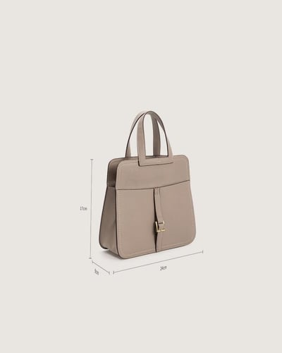 شنطة لاطلالتك العملية باللون الرمادي