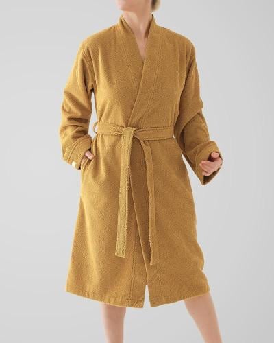 روب استحمام جذاب باللون الأصفر