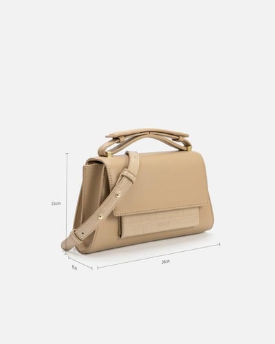 شنطة ترمز للأناقة وتناسب كل إطلالاتك بلون بيج