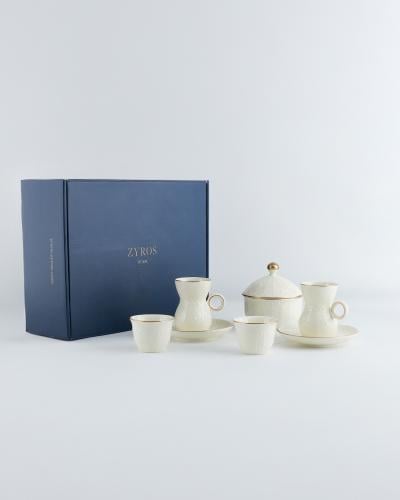 طقم قهوة وشاهي من السيراميك بلون أبيض.