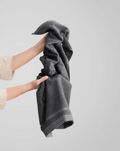 منشفة راقية باللون الأسود