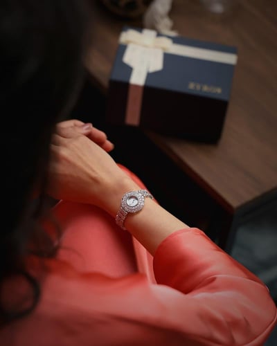 ساعة زمرد النسائية زركون بلون فضي