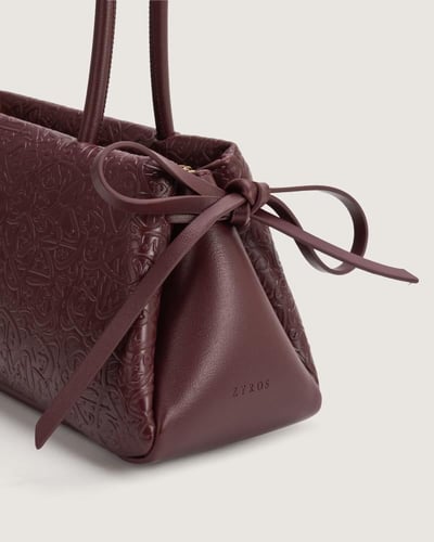 شنطة تعزز هويتك باللون العودي