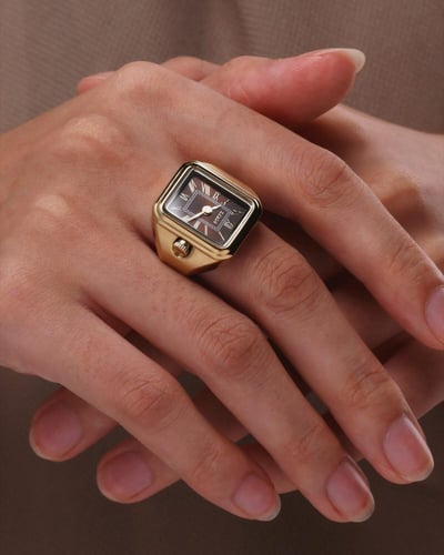 ساعة الخاتم بتصميم مبتكر بلون ذهبي