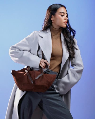 شنطة لفتة النسائية من المخمل بلون بني