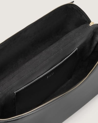 شنطة بحجم كبير من الجلد بلون أسود