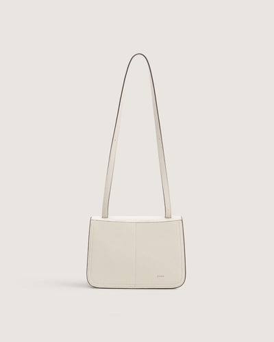 شنطة لاطلالتك العملية باللون الأبيض