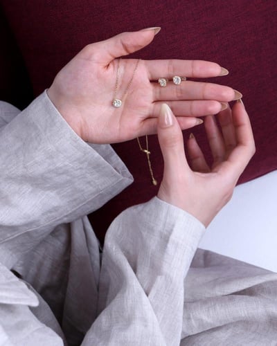 هدية نسائية مميزة ساعة وطقم زركون