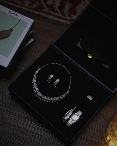 هدية نسائية ملكية ساعة وطقم اكسسوار زركون