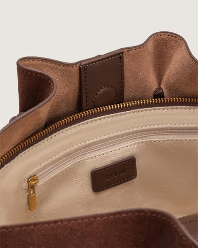 شنطة لفتة النسائية من المخمل بلون بني