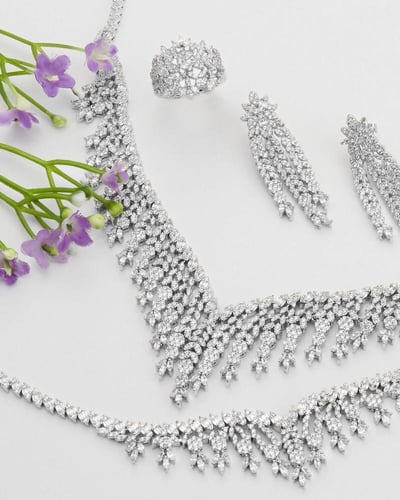 طقم نسائي زركون أنيق باللون الفضي