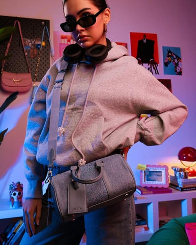 شنطة للجنسين عملية بلون أزرق