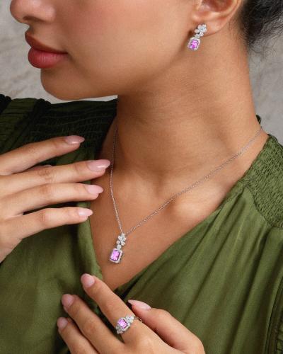 طقم اكسسوار نسائي أنيق بلون فضي ووردي