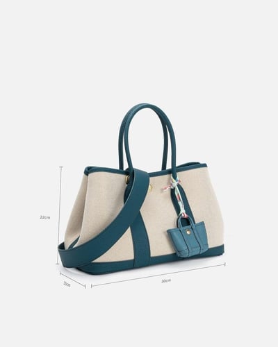 ‎ شنطة نسائية من القماش والجلد بلون أزرق وبيج