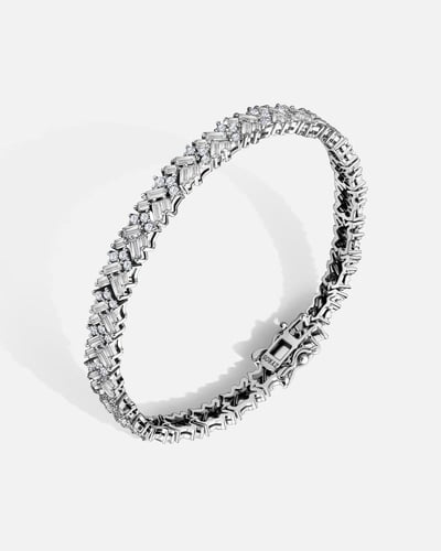 اسوارة نسائية باللون الفضي